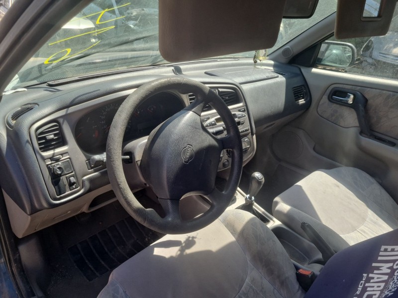 nissan primera hatchback (p11) del año 2001