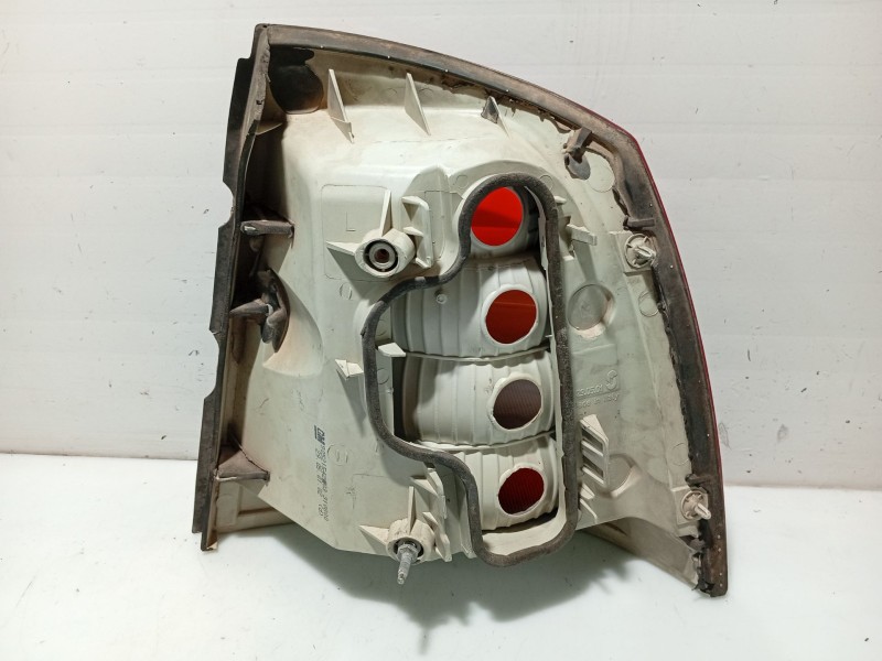 Recambio de piloto trasero izquierdo para opel astra g berlina club referencia OEM IAM 1222073 90521542  Recambio de piloto trasero izquierdo para opel astra g berlina club referencia OEM IAM 1222073 90521542