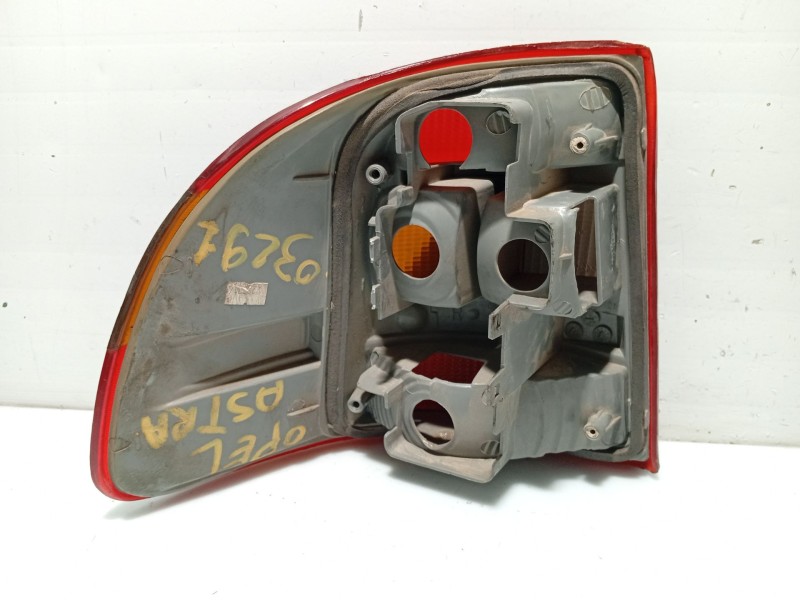 Recambio de piloto trasero derecho para opel astra f berlina 1.6 cat referencia OEM IAM 1223982  