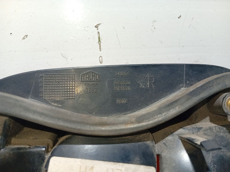 Recambio de piloto trasero derecho para volvo s70 berlina black edition referencia OEM IAM 9151634 9151636 9157009