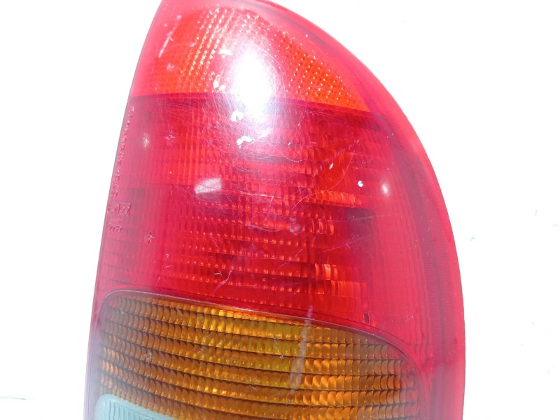 Recambio de piloto trasero derecho para opel corsa b referencia OEM IAM 1223491 67732660 