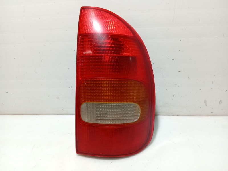 Recambio de piloto trasero derecho para opel corsa b referencia OEM IAM 1223491 67732660 