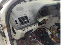 Recambio de aireador lateral izquierdo para renault clio ii (bb_, cb_) 1.5 dci (b/cb08) referencia OEM IAM    2