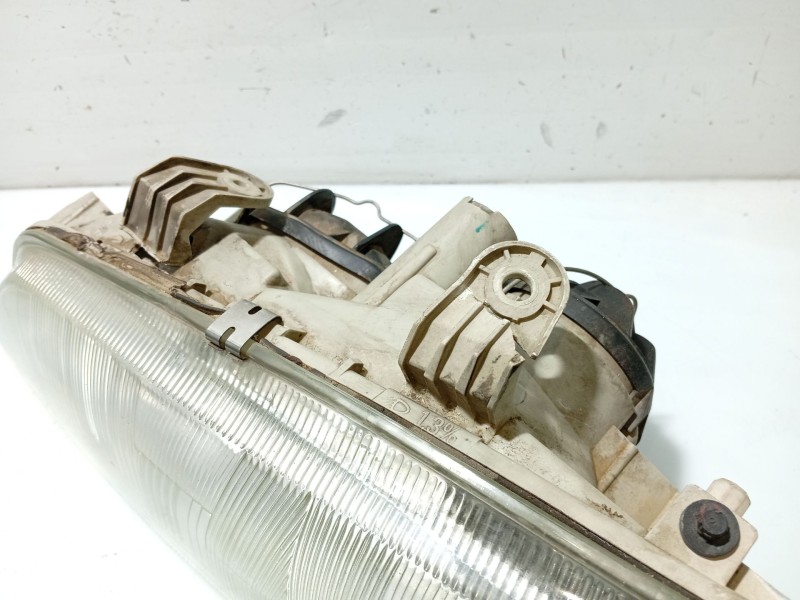 Recambio de faro izquierdo para nissan primera (p11) 2.0 16v referencia OEM IAM 260602F925  