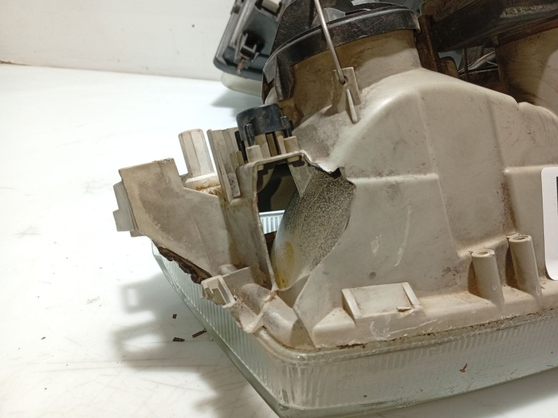 Recambio de faro izquierdo para nissan primera (p11) 2.0 16v referencia OEM IAM 260602F925  