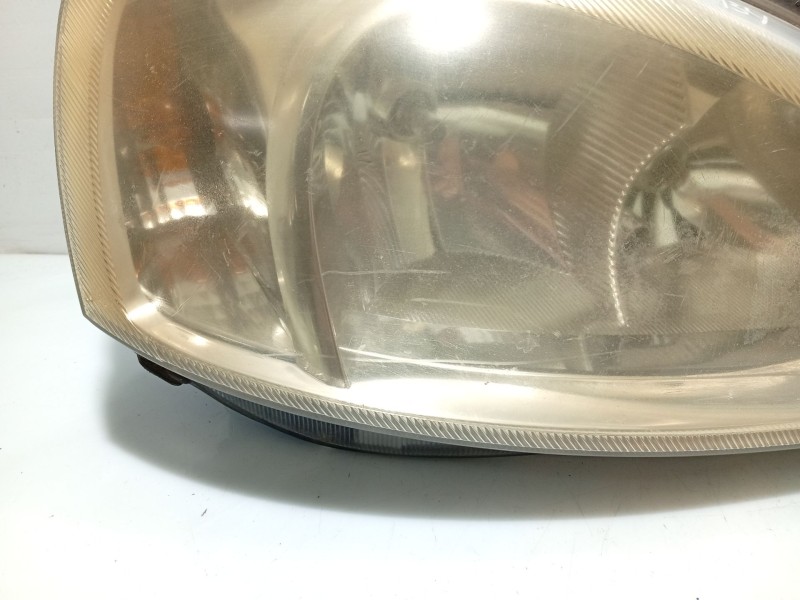 Recambio de faro derecho para opel corsa c referencia OEM IAM 1216138  