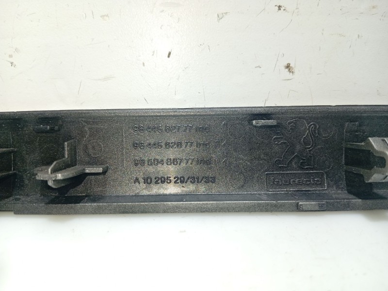 Recambio de moldura para peugeot 407 (6d_) 1.8 16v (6d6fyc) referencia OEM IAM 9644562777 9644562677 9650486777