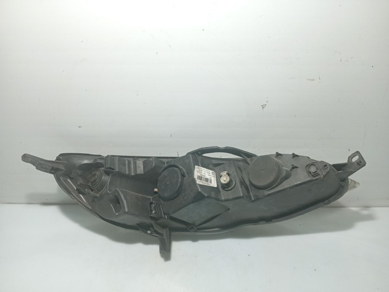 Recambio de faro izquierdo para peugeot 407 (6d_) 1.8 16v (6d6fyc) referencia OEM IAM 620890  0301213203