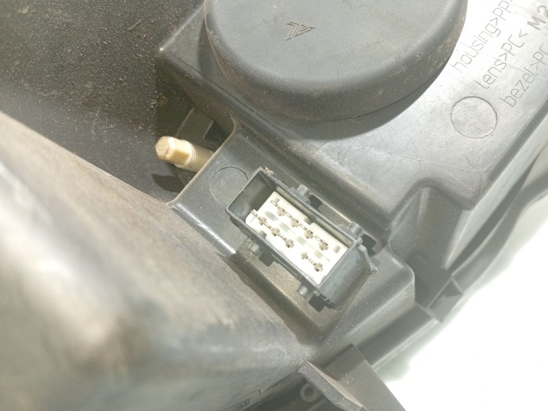 Recambio de faro izquierdo para peugeot 407 (6d_) 1.8 16v (6d6fyc) referencia OEM IAM 620890  0301213203