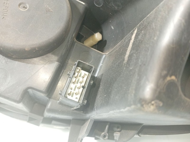 Recambio de faro derecho para peugeot 407 (6d_) 1.8 16v (6d6fyc) referencia OEM IAM 620690  