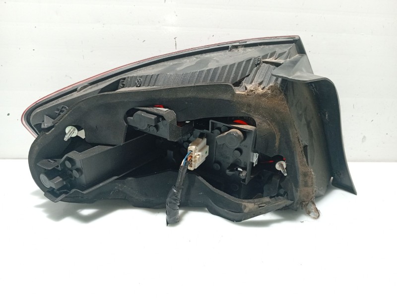 Recambio de piloto trasero derecho para peugeot 407 (6d_) 1.8 16v (6d6fyc) referencia OEM IAM 6351GC  