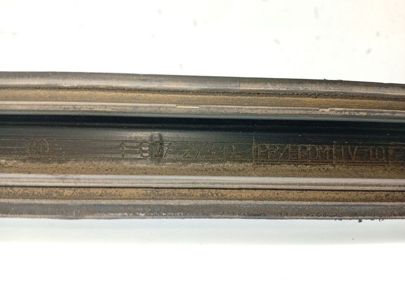 Recambio de moldura puerta delantera izquierda para bmw 3 compact (e36) 318 tds referencia OEM IAM 19772730  