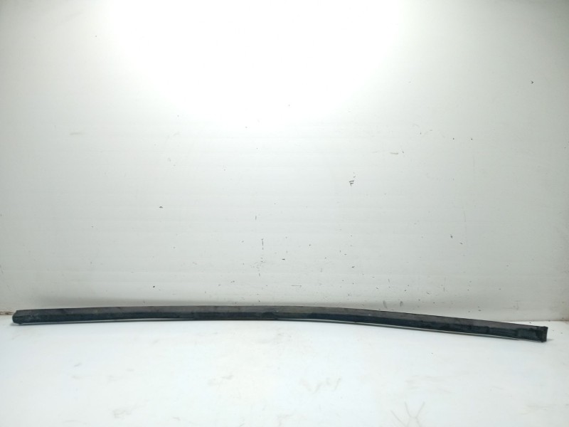 Recambio de moldura puerta delantera derecha para bmw 3 compact (e36) 318 tds referencia OEM IAM 81463640  