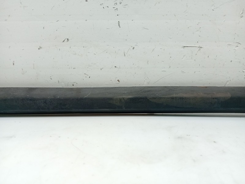 Recambio de moldura puerta delantera derecha para bmw 3 compact (e36) 318 tds referencia OEM IAM 81463640  