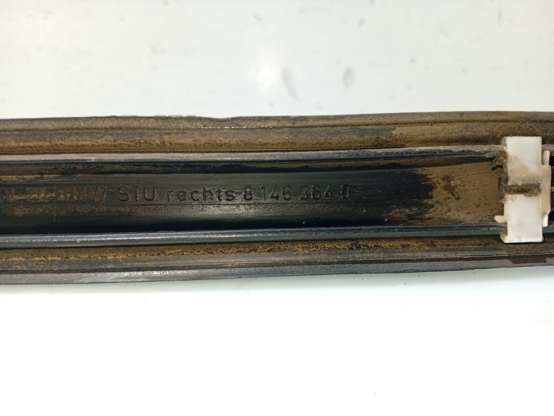 Recambio de moldura puerta delantera derecha para bmw 3 compact (e36) 318 tds referencia OEM IAM 81463640  