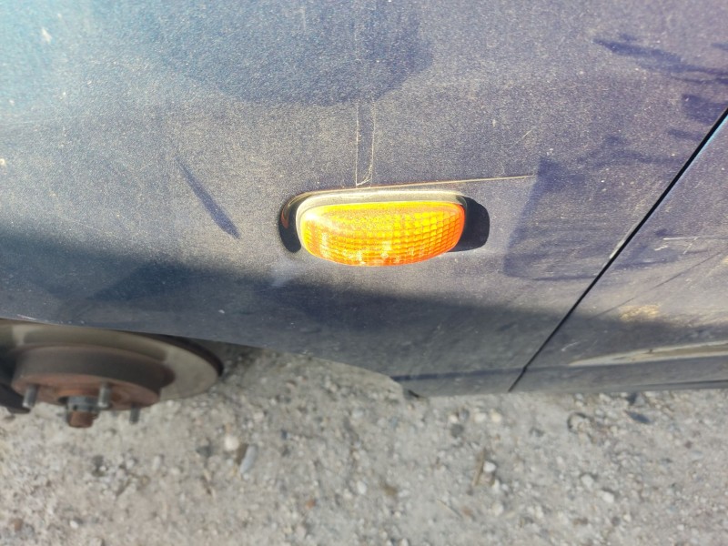 Recambio de piloto lateral izquierdo para nissan primera hatchback (p11) 2.0 td referencia OEM IAM 261609F000  