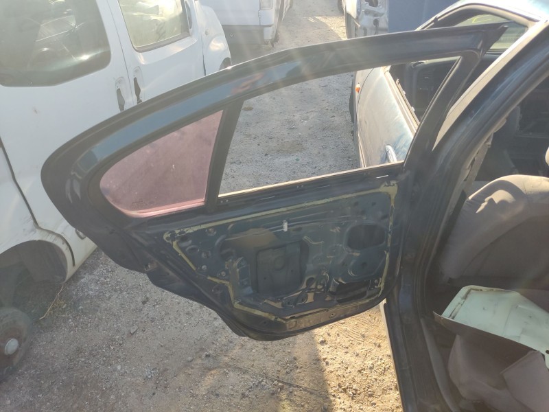 Recambio de puerta trasera izquierda para nissan primera hatchback (p11) 2.0 td referencia OEM IAM 821012J036  