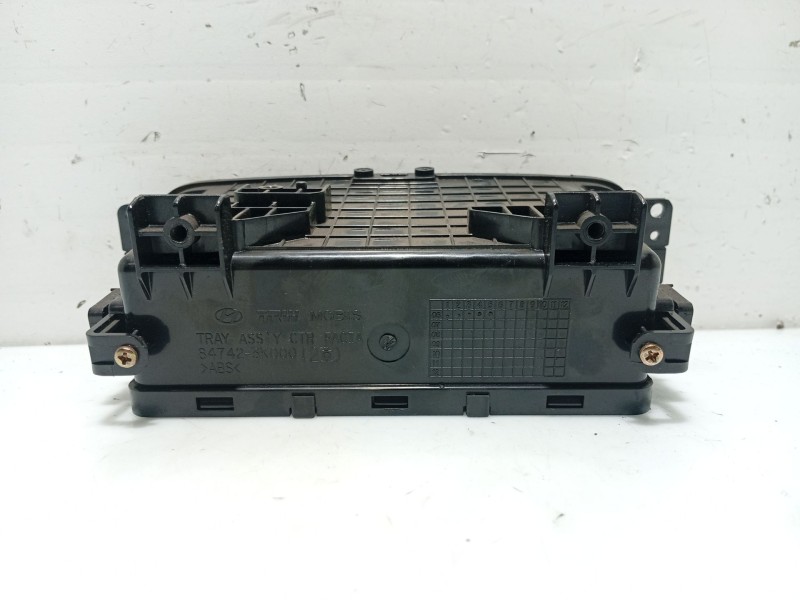 Recambio de moldura para hyundai sonata v (nf) 2.0 crdi referencia OEM IAM 847423K000  