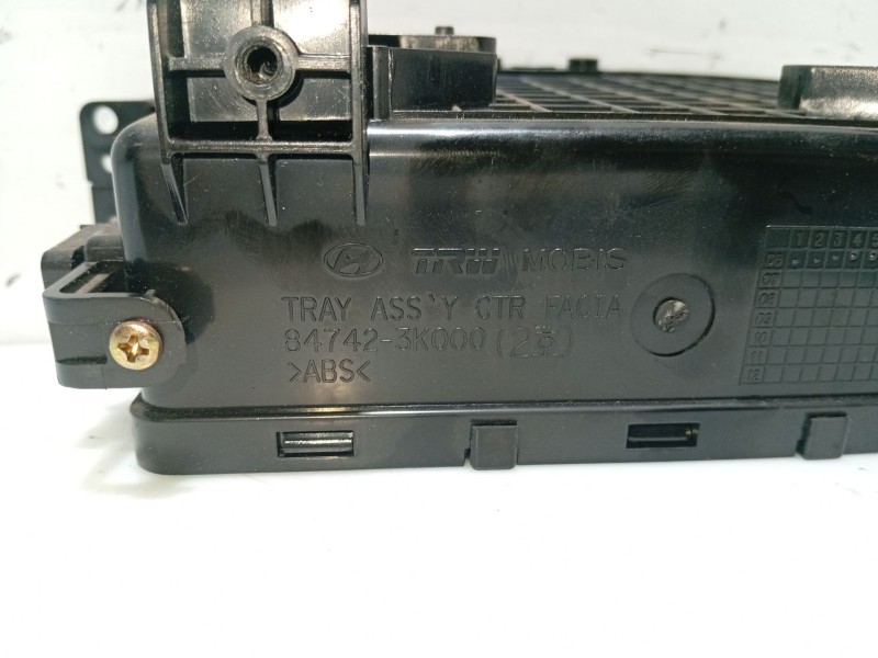 Recambio de moldura para hyundai sonata v (nf) 2.0 crdi referencia OEM IAM 847423K000  