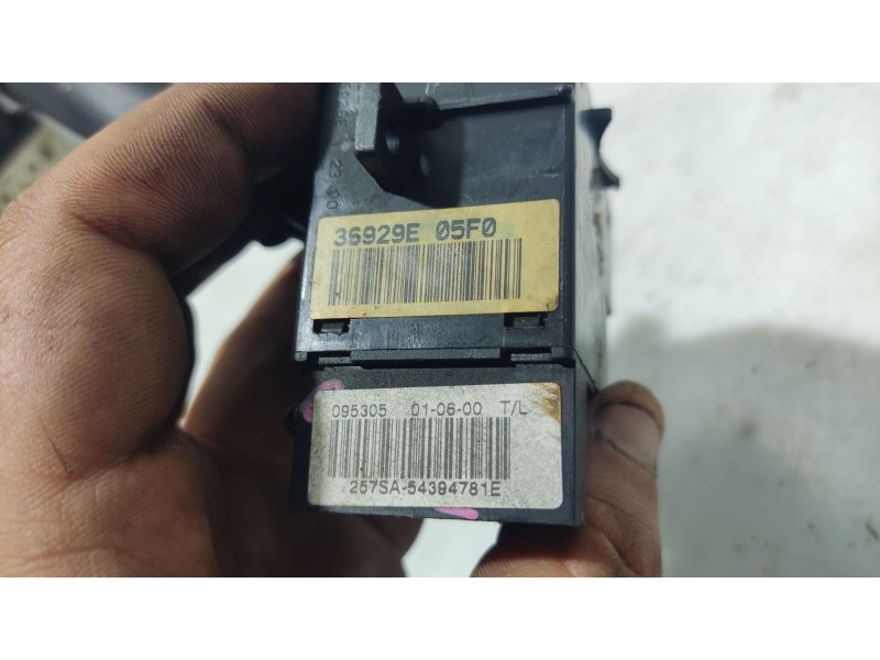 Recambio de mando limpia para nissan primera hatchback (p11) 2.0 td referencia OEM IAM   