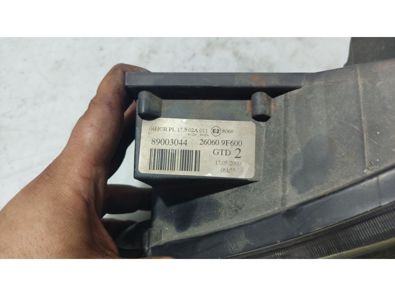 Recambio de faro izquierdo para nissan primera hatchback (p11) 2.0 td referencia OEM IAM 260602F925  
