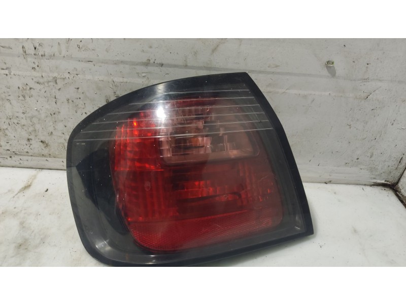 Recambio de piloto trasero izquierdo para nissan primera hatchback (p11) 2.0 td referencia OEM IAM 265552F725  