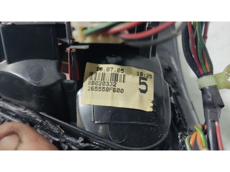 Recambio de piloto trasero izquierdo para nissan primera hatchback (p11) 2.0 td referencia OEM IAM 265552F725  