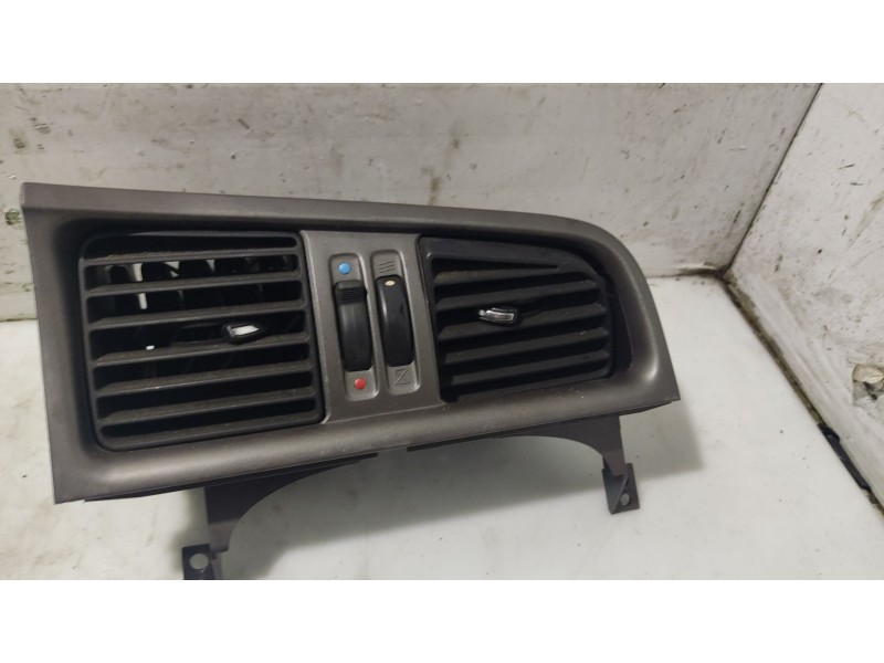 Recambio de moldura para nissan primera hatchback (p11) 2.0 td referencia OEM IAM   