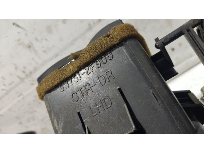 Recambio de moldura para nissan primera hatchback (p11) 2.0 td referencia OEM IAM   