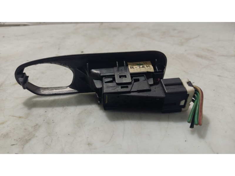 Recambio de mando elevalunas trasero izquierdo para nissan primera hatchback (p11) 2.0 td referencia OEM IAM   