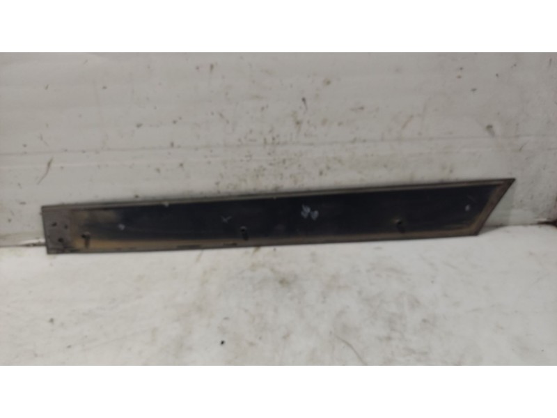 Recambio de moldura para nissan primera hatchback (p11) 2.0 td referencia OEM IAM   