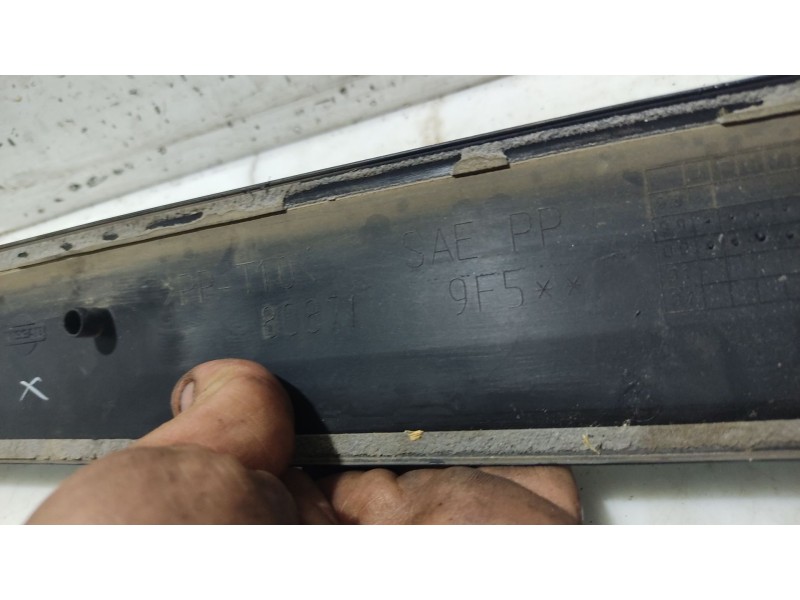 Recambio de moldura para nissan primera hatchback (p11) 2.0 td referencia OEM IAM   