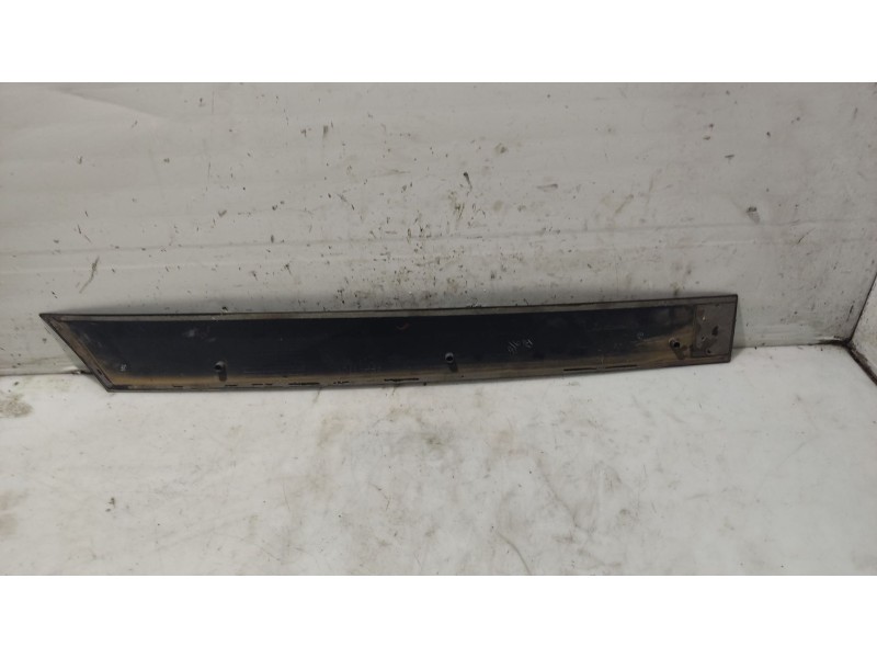Recambio de moldura para nissan primera hatchback (p11) 2.0 td referencia OEM IAM   