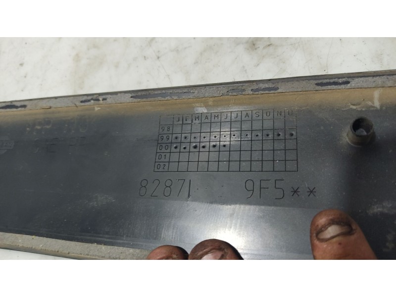 Recambio de moldura para nissan primera hatchback (p11) 2.0 td referencia OEM IAM   