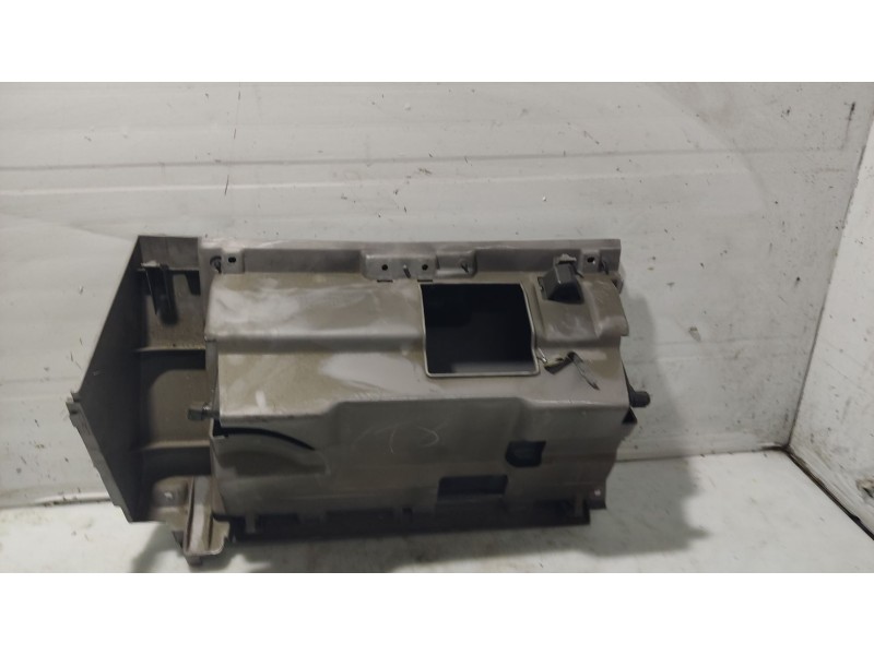 Recambio de guantera para nissan primera hatchback (p11) 2.0 td referencia OEM IAM 685002F002  
