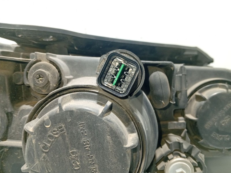 Recambio de faro izquierdo para hyundai sonata v (nf) 2.0 crdi referencia OEM IAM 921013K110  