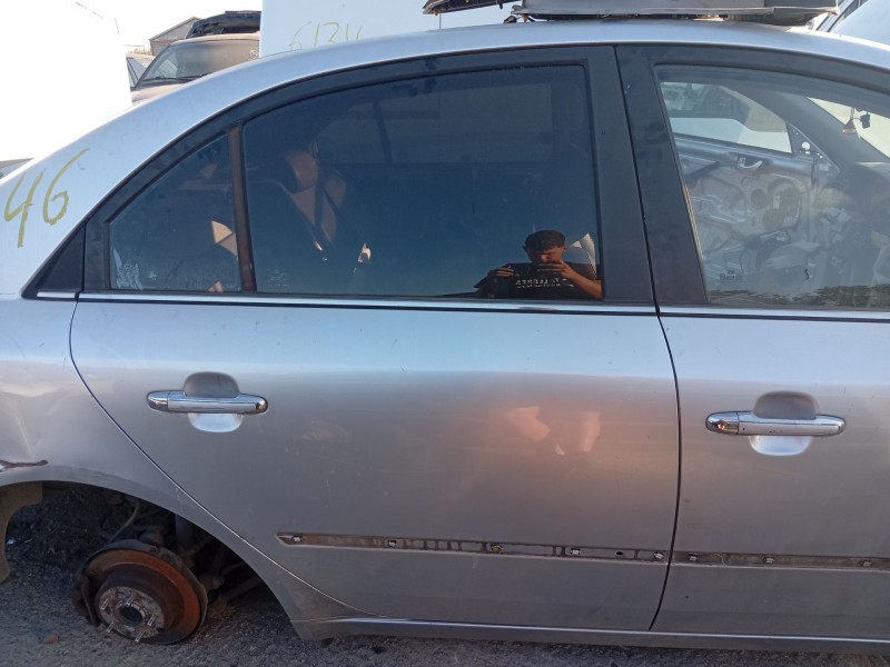 Recambio de puerta trasera derecha para hyundai sonata v (nf) 2.0 crdi referencia OEM IAM 770043K010  