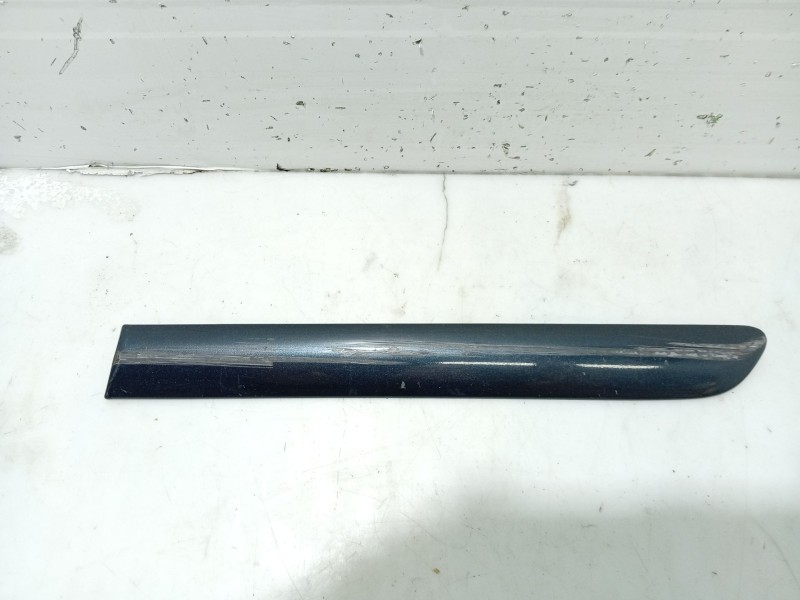 Recambio de molduras traseras para volkswagen golf v (1k1) 1.9 tdi referencia OEM IAM 1K3853535A  