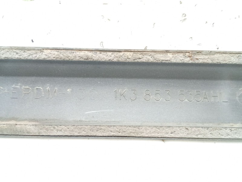 Recambio de molduras traseras para volkswagen golf v (1k1) 1.9 tdi referencia OEM IAM 1K3853535A  