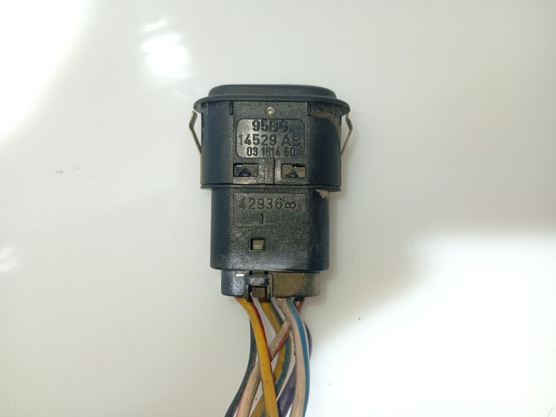 Recambio de mando elevalunas trasero derecho para ford mondeo ii (bap) 1.8 td referencia OEM IAM 95BG14529AB  