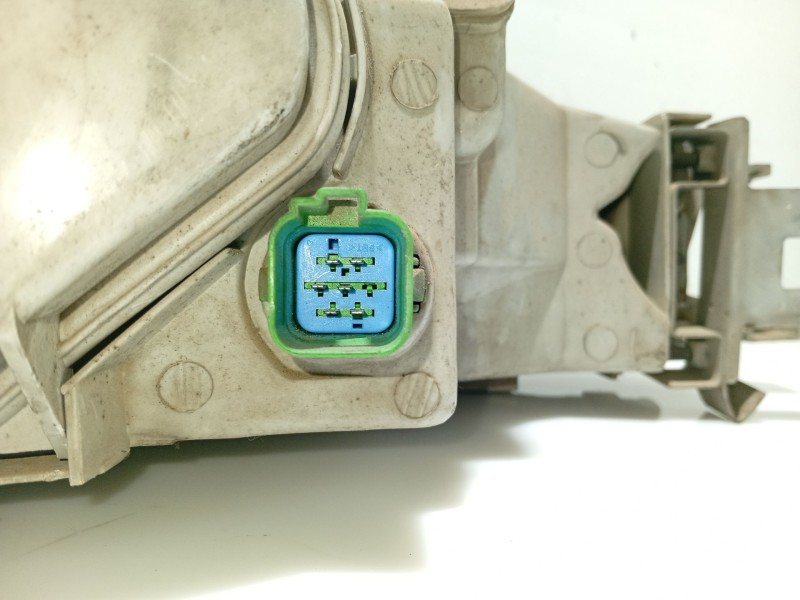 Recambio de faro izquierdo para ford mondeo ii (bap) 1.8 td referencia OEM IAM 1056278  