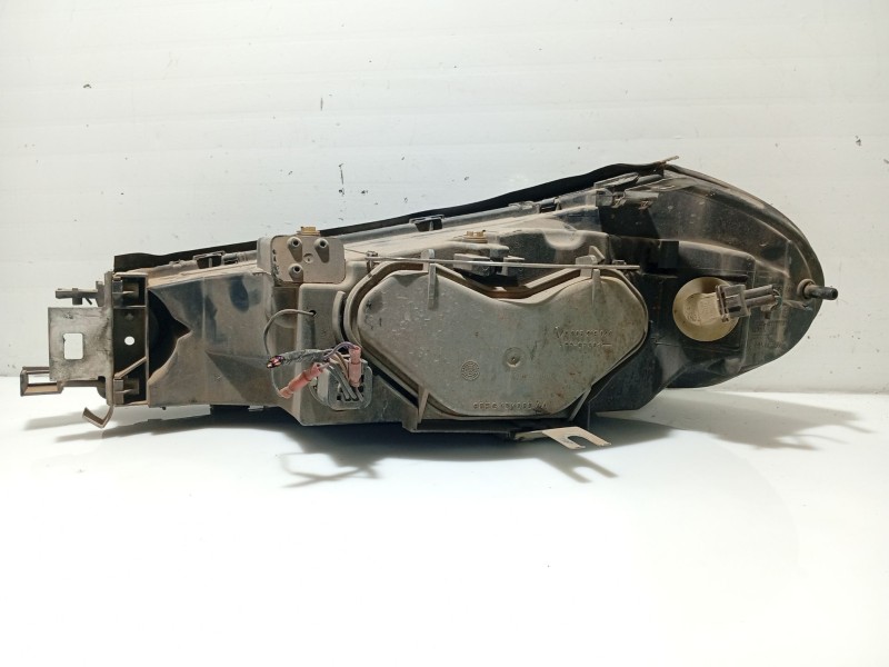 Recambio de faro derecho para ford mondeo ii (bap) 1.8 td referencia OEM IAM 1053996  