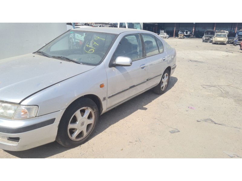 nissan primera hatchback (p11) del año 1999