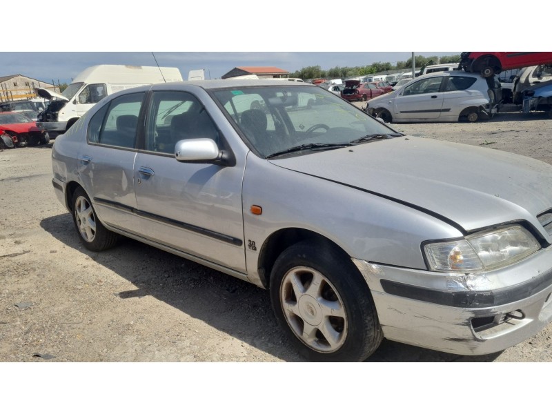 nissan primera hatchback (p11) del año 1999