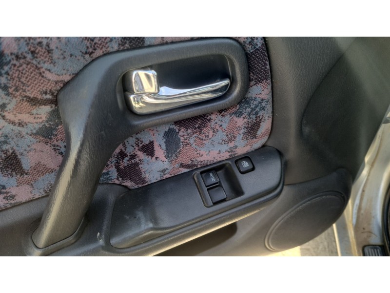 nissan primera hatchback (p11) del año 1999