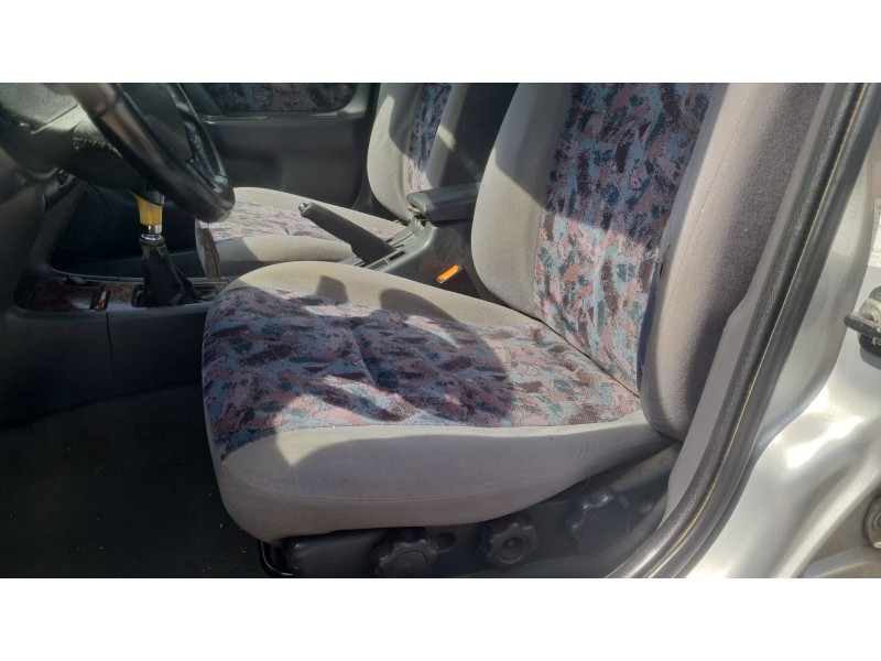 nissan primera hatchback (p11) del año 1999