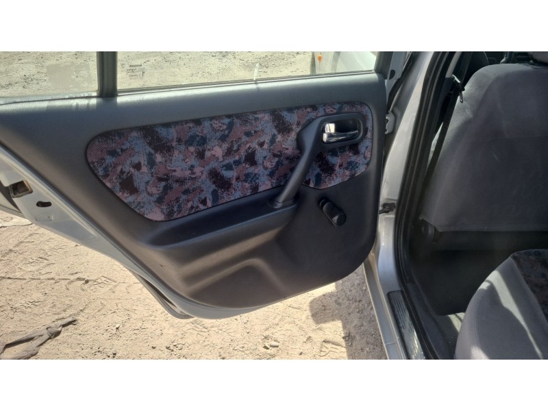 nissan primera hatchback (p11) del año 1999