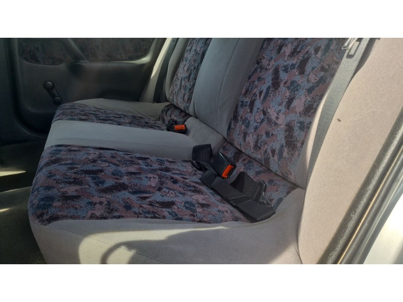 nissan primera hatchback (p11) del año 1999