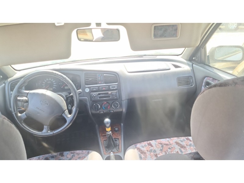 nissan primera hatchback (p11) del año 1999
