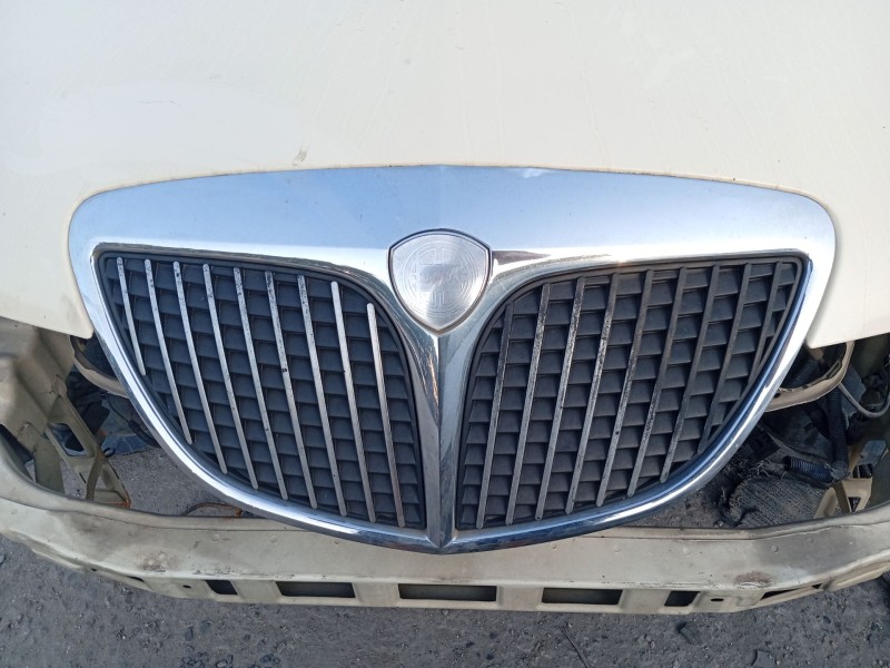 Recambio de rejilla delantera para lancia ypsilon (843_) 1.2 (843.axb1a) referencia OEM IAM 735384149  